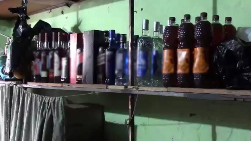 Ассортимент не уступает алкомаркету. В саратовских гаражах нашли немаркированные алкоголь и сигареты на миллион рублей