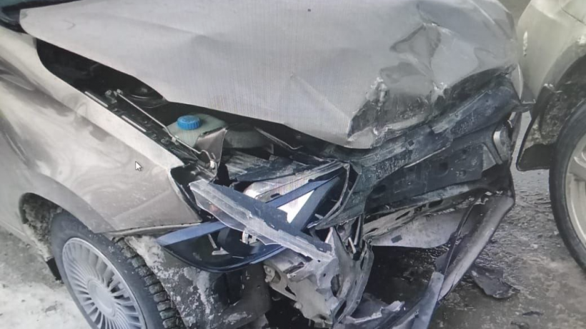 В Балакове при столкновении Mercedes и Granta пострадал ребенок