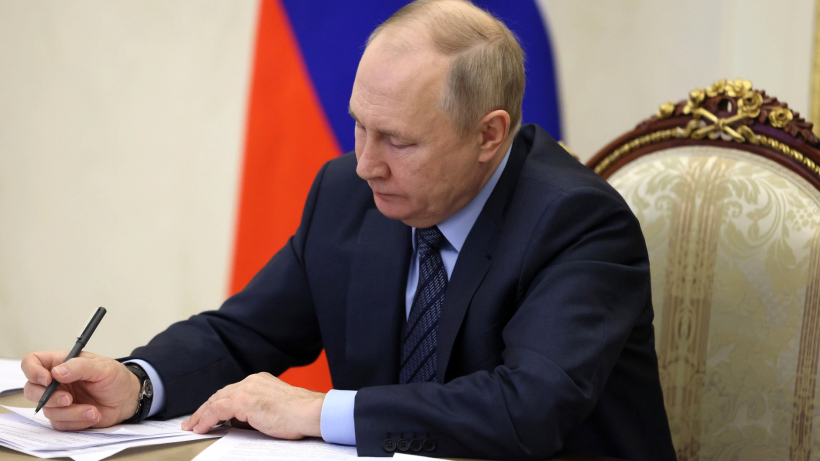 Путин наградил орденом Дружбы, медалями и званиями 11 саратовцев. Большинство из них медики