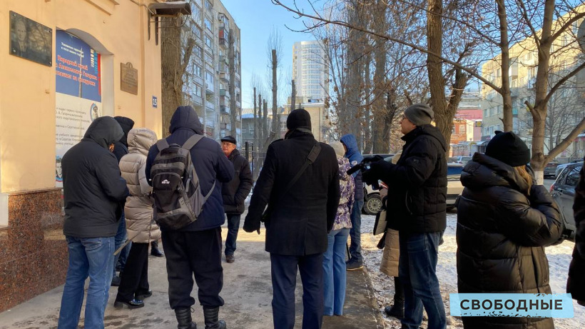 Чиновники администрации Саратова на свежем воздухе обсудили с жителями возможное переименование улицы Сакко и Ванцетти