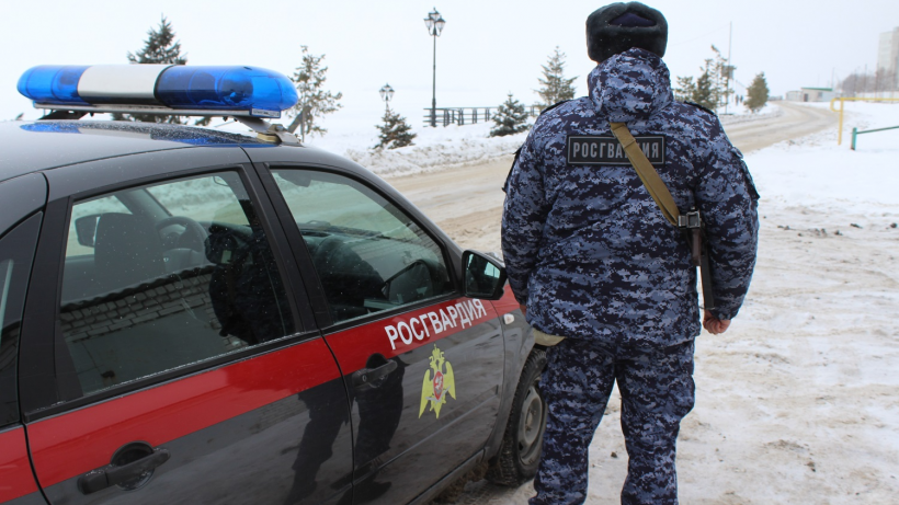 Саратовец в наркотическом опьянении угрожал прохожим ножом