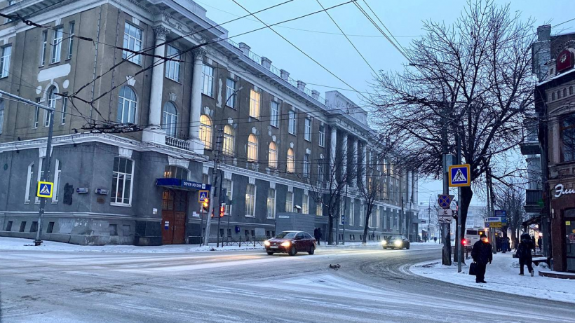Снегопад в Саратовской области. ГИБДД рекомендовала неопытным водителям отказаться от поездок