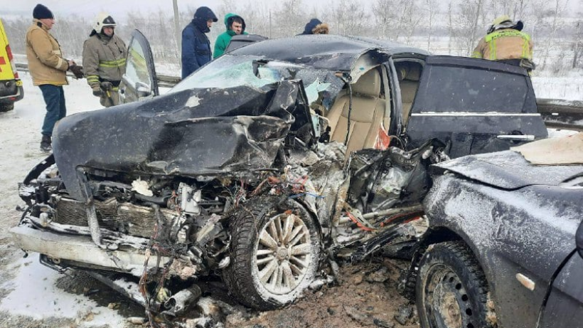 После тройного ДТП с фурой в Саратове один из водителей скончался в больнице