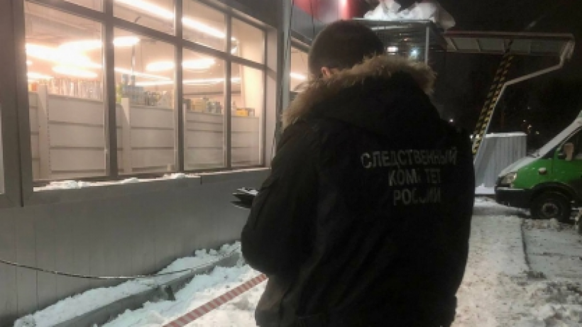 В Саратове на четырехлетнего ребенка упал лёд с крыши. Следователи начали проверку