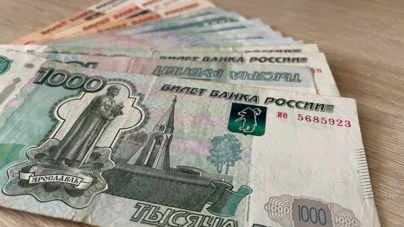 SuperJob: Каждый третий россиянин копит деньги на черный день