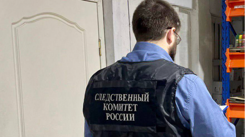 В Саратове сотрудницу организации во время уборки придавило поддоном с продуктами