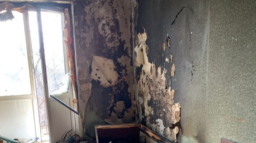 Из-за неосторожного курильщика в Саратове загорелась трехэтажка. Жильцов эвакуировали