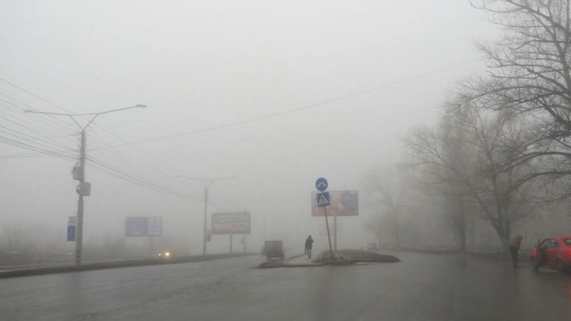 Саратов и область накрыло сильным туманом. ГИБДД просит водителей быть осторожными