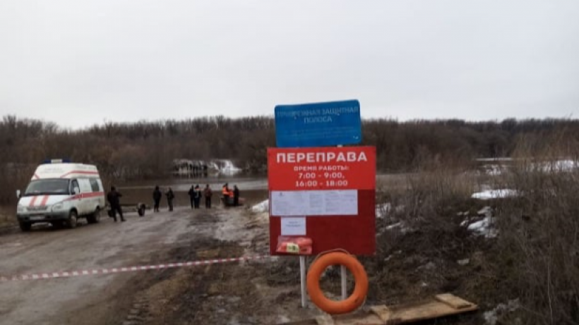 Ивантеевские чиновники объяснили, почему переправу через Иргиз используют только для заболевших сельчан