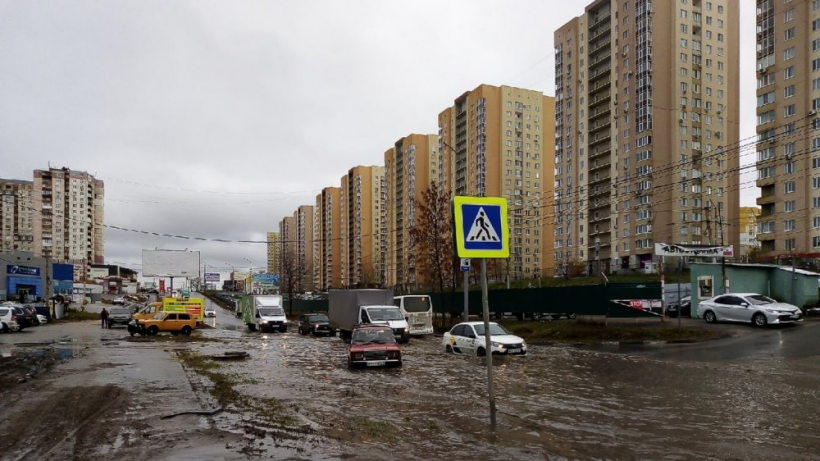 Мэрия начала поиск подрядчика для проекта ливневок на постоянно затопленном участке на улице Антонова в Саратове