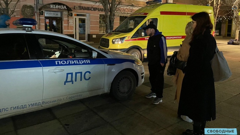 Ночью на саратовском проспекте несущаяся Приора с открытой дверью сбила девушку