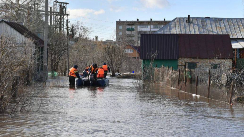 В Саратовской области водитель скорой помощи спас из ледяной воды мужчину, снесенного течением