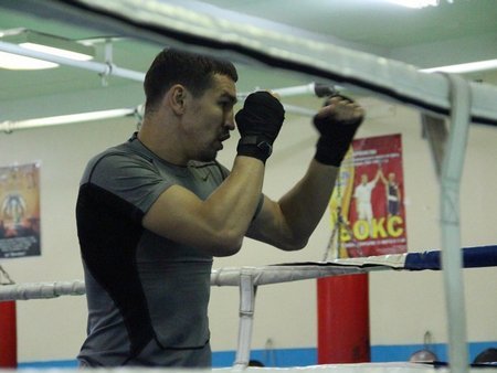 Артем Чеботарев провел показательный спарринг перед чемпионским боем в Саратове