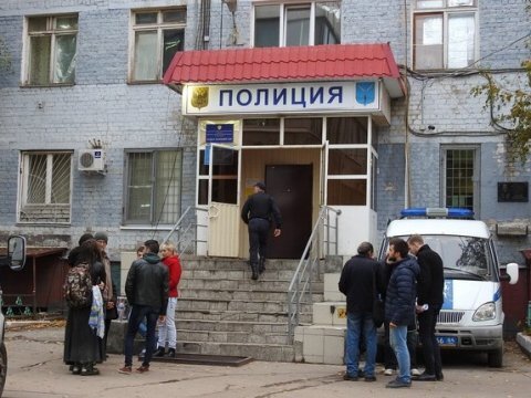 Двух саратовских оппозиционеров оставили на ночь в отделе полиции
