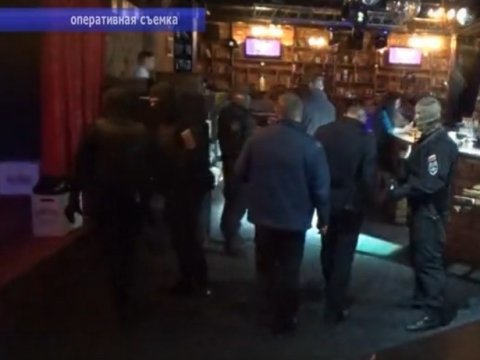 Полицейские проверили на наркотики посетителей трех клубов Саратова