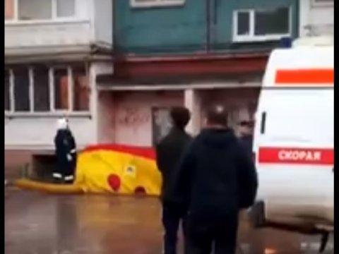 В поселке Юбилейный мужчина упал с девятого этажа