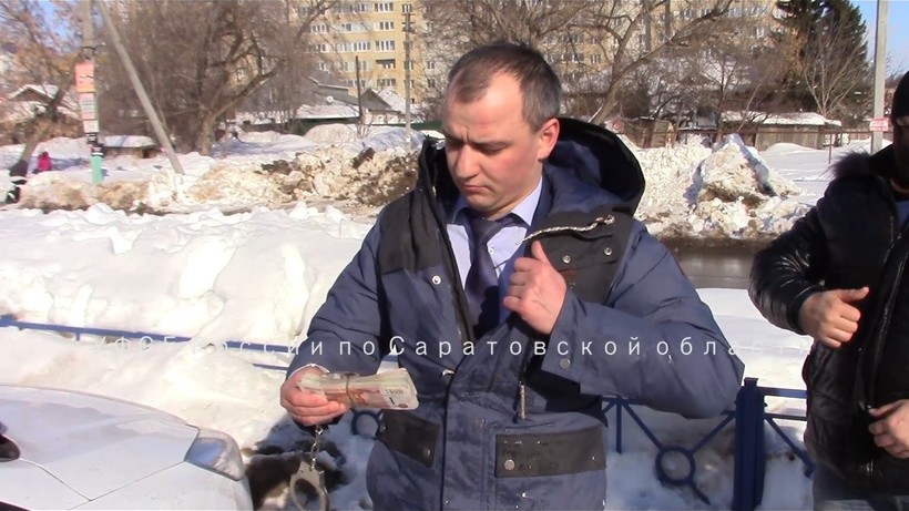 В Саратовской области УФСБ задержало сотрудника «РЖД» при получении взятки в 150 тысяч рублей