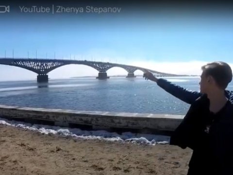 Подростки проникли в закрытую зону старого саратовского моста