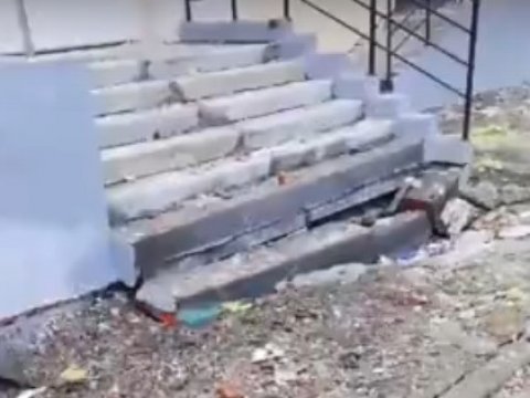 «Володинская» пристройка к гимназии в Саратове разрушается после зимы