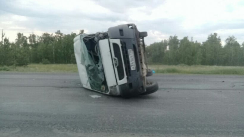 На трассе под Саратовом автобус врезался в фуру. Пострадали 11 пассажиров