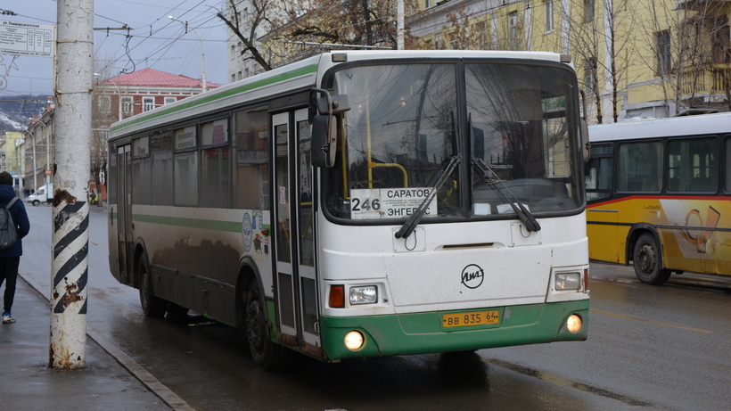 Жительница: Водители автобусов отказываются ехать в энгельсское село в дождь