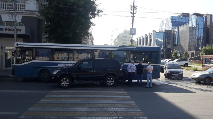 ДТП на Чапаева затрудняет проезд общественного транспорта