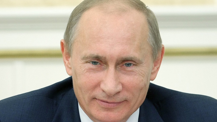 Шлосберг назвал позором власти изменение методики опроса ВЦИОМа о доверии к Путину