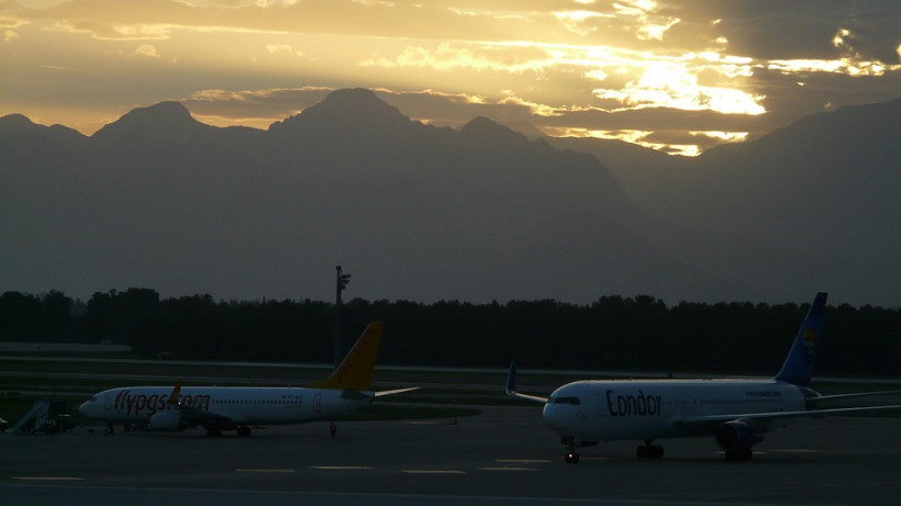 Вылет самолета из Антальи в Саратов задержали на 15 часов