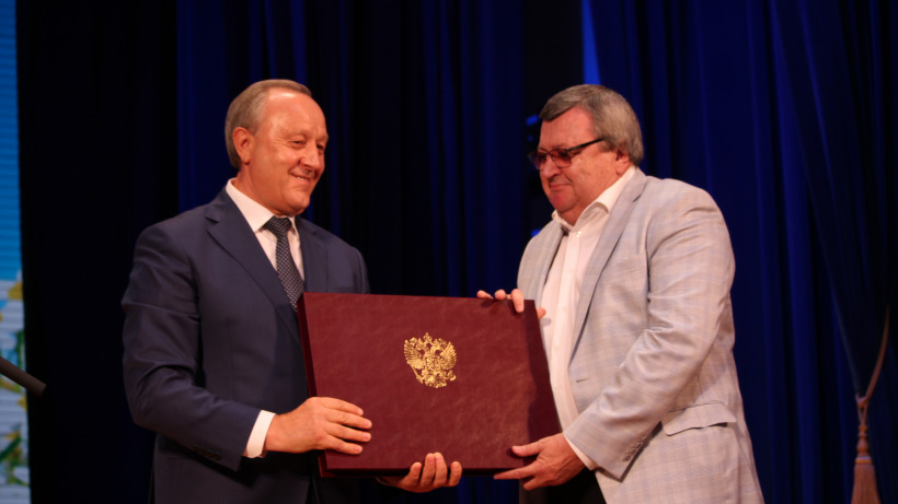 День медработника. Президент наградил психиатра Паращенко почетной грамотой