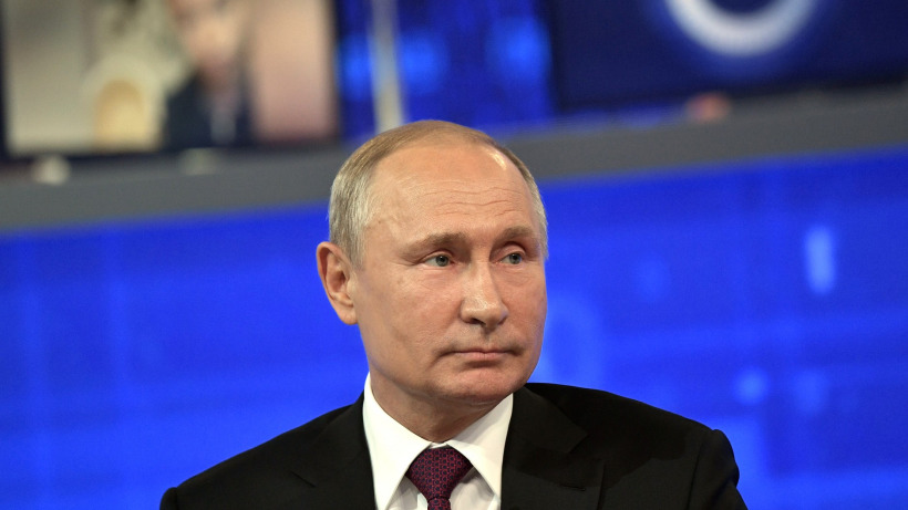 Путин выступил в защиту больших зарплат чиновников и руководителей госкомпаний