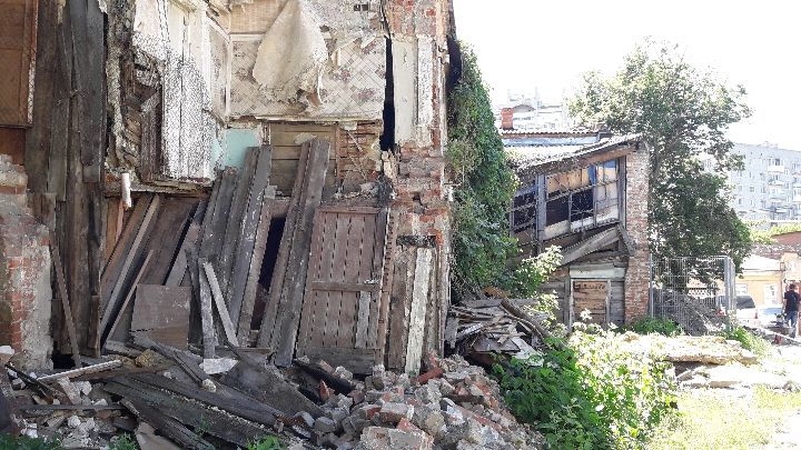 В доме Гектора Баракки в Саратове рухнула стена