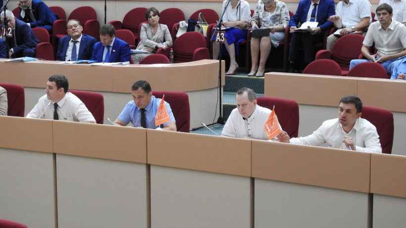 Депутаты уточнили у судей размер взятки по Заводскому району Саратова