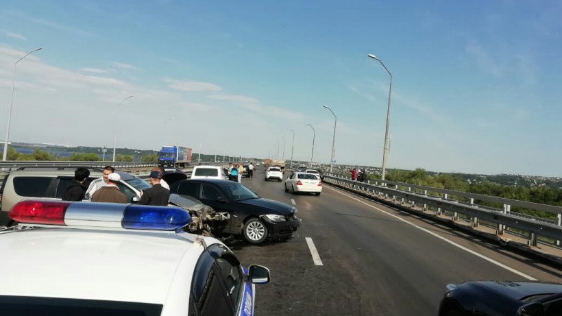 На новом мосту Саратов-Энгельс столкнулись 10 автомобилей