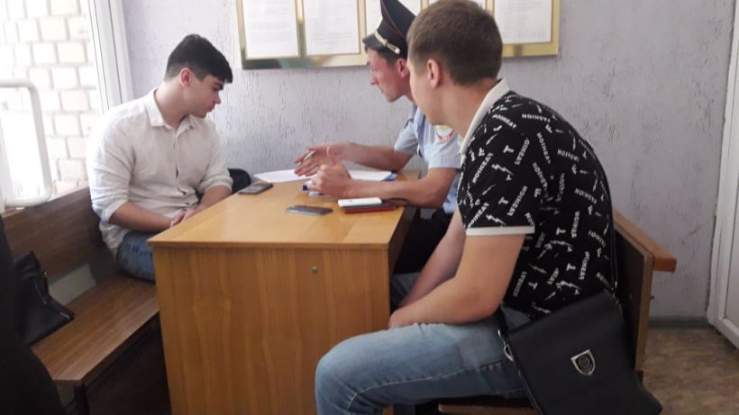 Главу штаба Навального в Саратове задержали на процессе медсестры против клиники Святой Софии