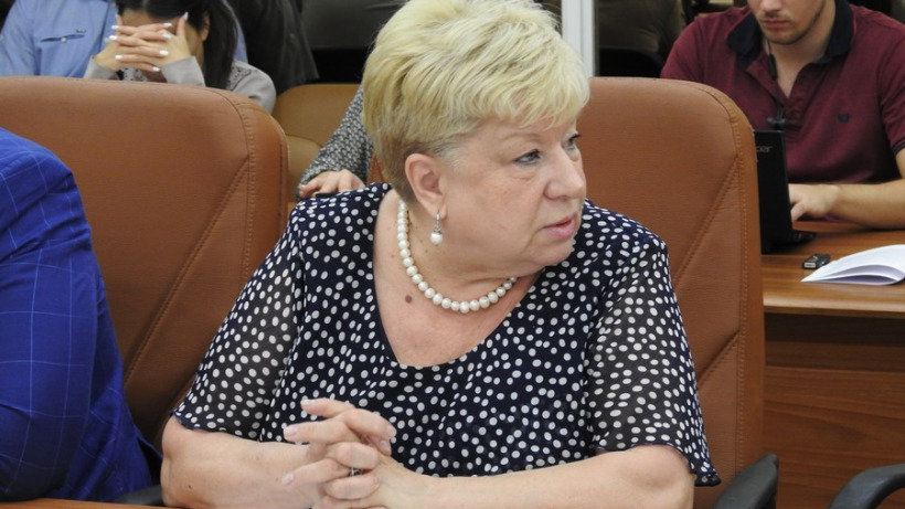 Саратовским депутатам рассказали о нагрузке и зарплате сельских нотариусов