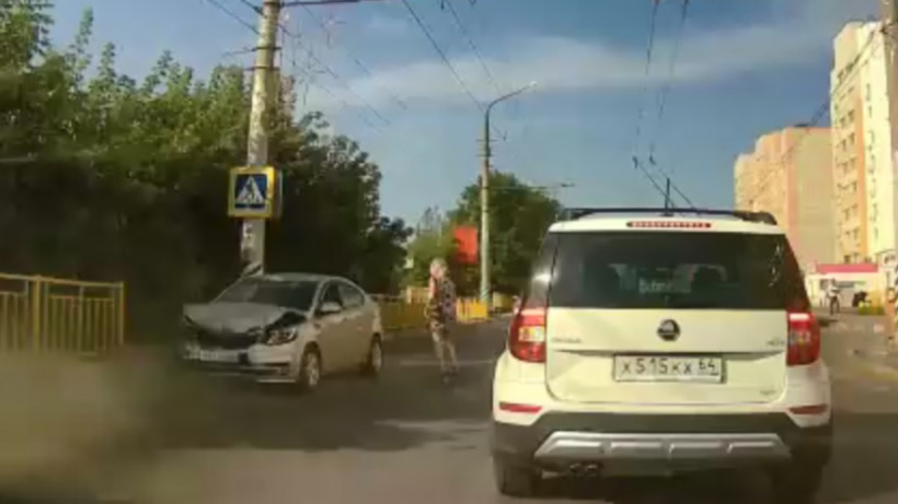 Опубликовано видео ДТП с пешеходом в Энгельсе