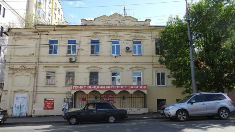 В приемной Володина жильцам усадьбы Парусинова с рухнувшей крышей посоветовали судиться