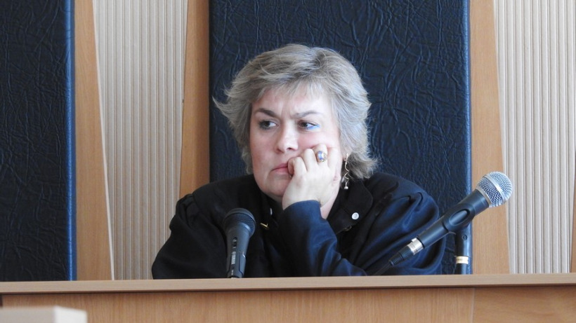 Саратовская судья не стала удалять сидящего в ее присутствии оппозиционера