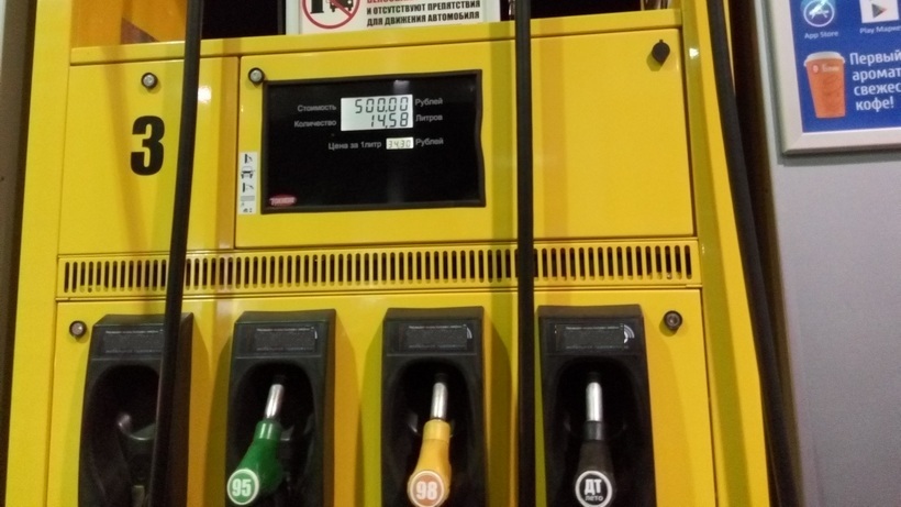 В Саратове продолжают дорожать бензин и солярка