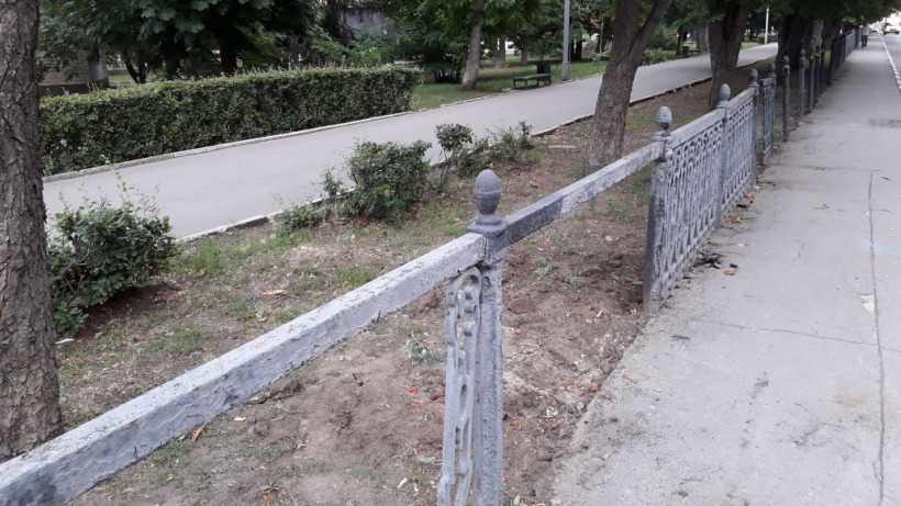 Мэрия: Ограду сада Радищева вернут на место после завершения реконструкции