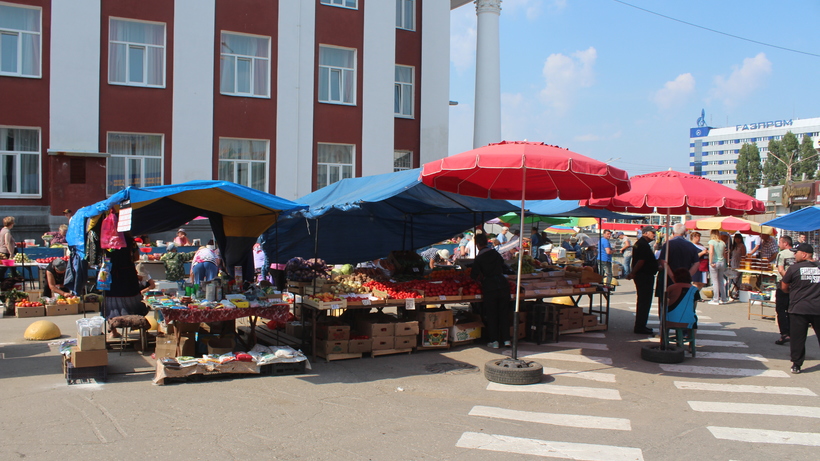 Уличная торговля перекочевала с площади Ленина к автостоянке у ДК «Россия»