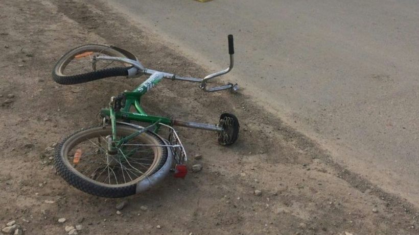 В Энгельсе внедорожник сбил двух детей на велосипеде