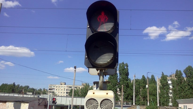 В Саратовской области поезд протаранил «Логан» с двумя людьми