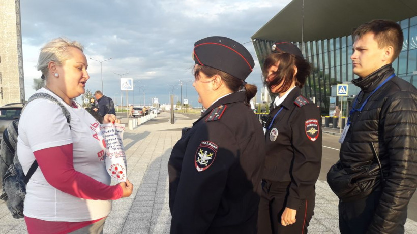В ожидании Путина в саратовском аэропорту пикетирует глава «Альянса врачей»