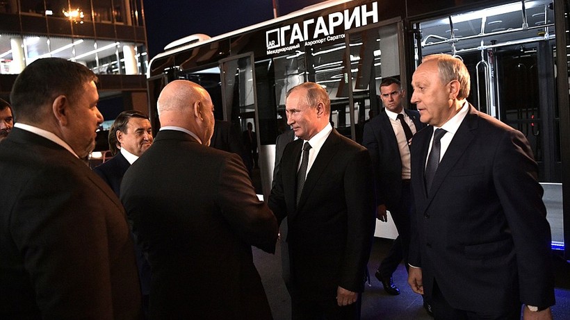 Во время визита Путина в «Гагарин» вылеты простых пассажиров задержали
