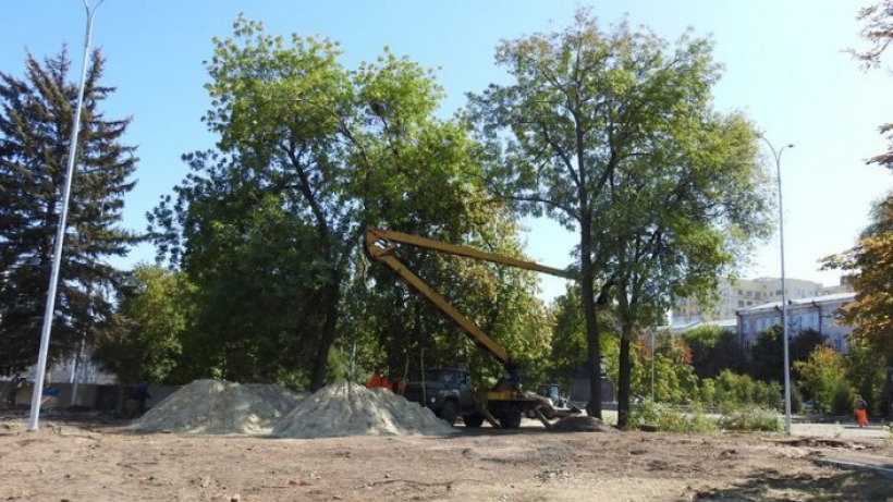 Обещаем обещать: Сад Радищева у Театральной площади вряд ли откроется 5 сентября