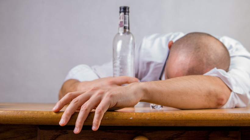 Количество смертей от алкоголя в Саратове выросло на 90 процентов