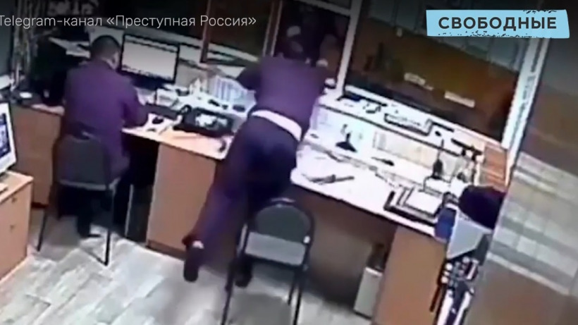 Саратовский полицейский обматерил посетителя дежурной части
