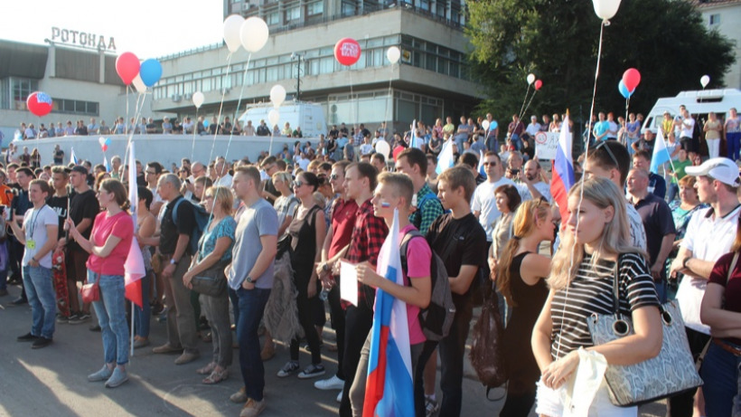 Социологи: Россияне требуют новых лидеров и выступают против оторванных от масс элит
