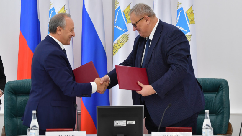 Радаев подписал с Фондом ЖКХ допсоглашение о расселении 10 тысяч саратовских аварийников